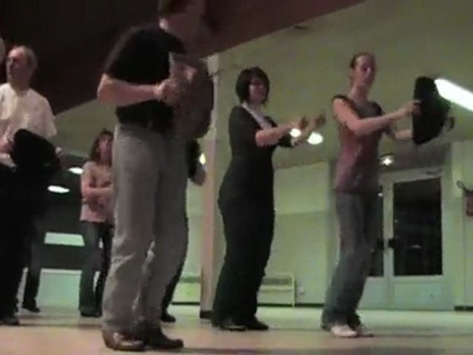 Danse country sur "Live fast, love hard, die young"