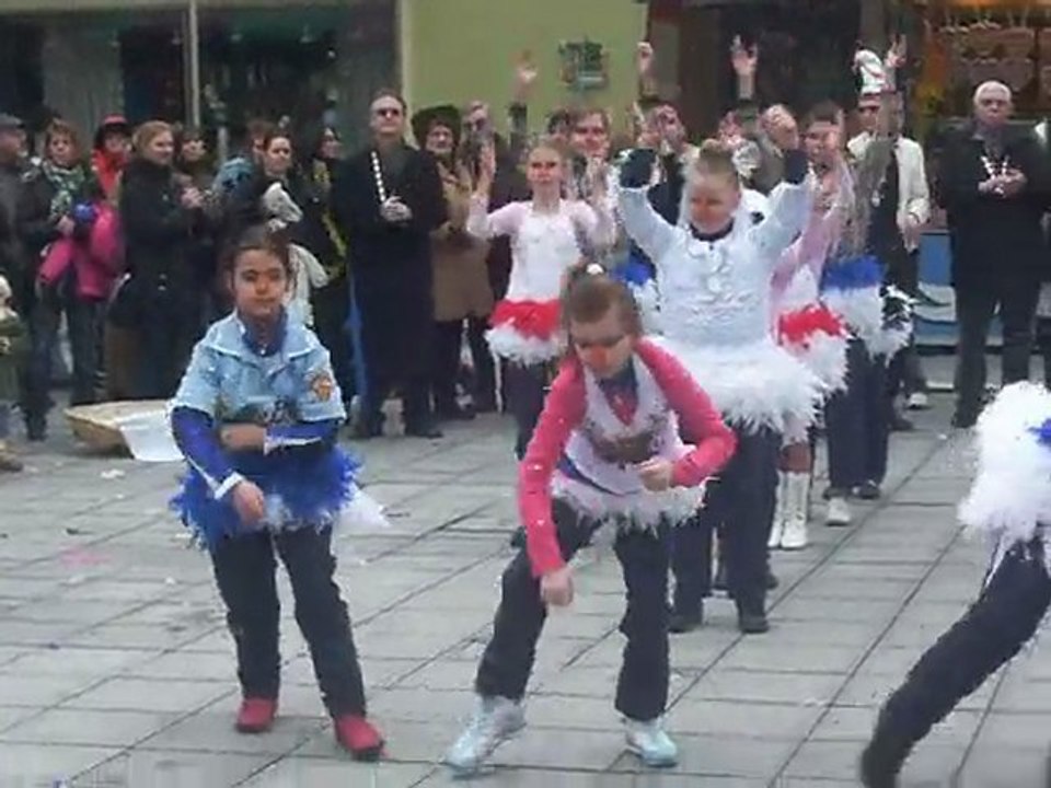 Kizimin 2009 Subat ayindaki dans gösterisinden bir kesit...