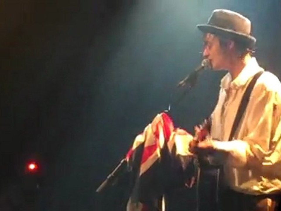 Peter Doherty à la Flèche d'Or , le 18 janvier 2010 , vidéo3