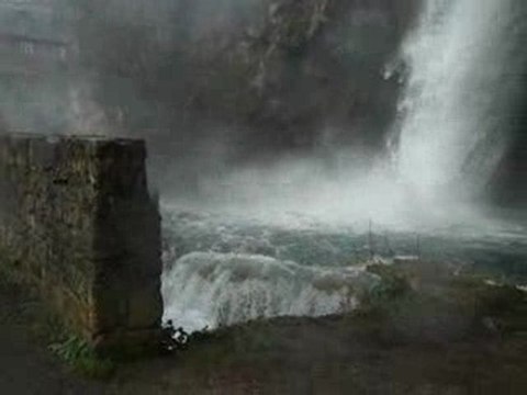 SALLES LA SOURCE !! la cascade