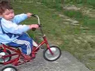 noé fait du velo