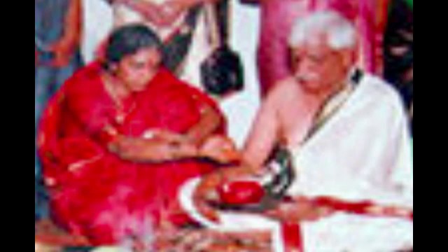 C. ASHWATH: Sings Da Ra Bendre's poem at AKKA 2008