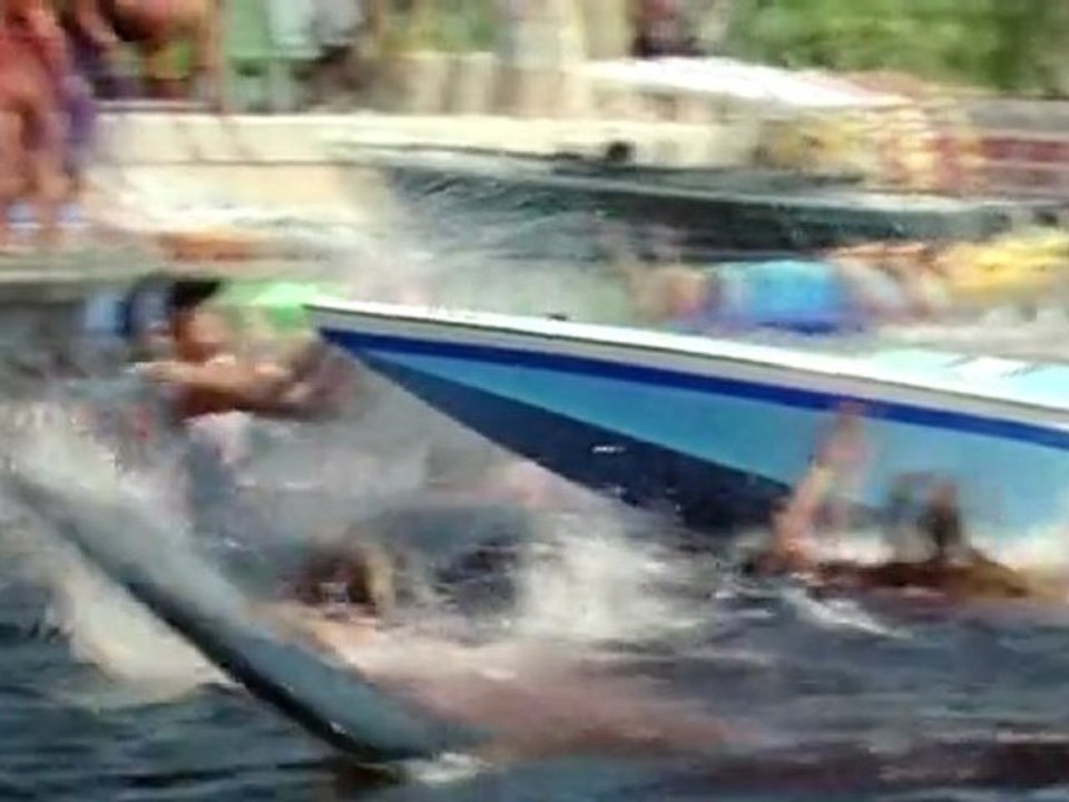 Piranha 3D Trailer
