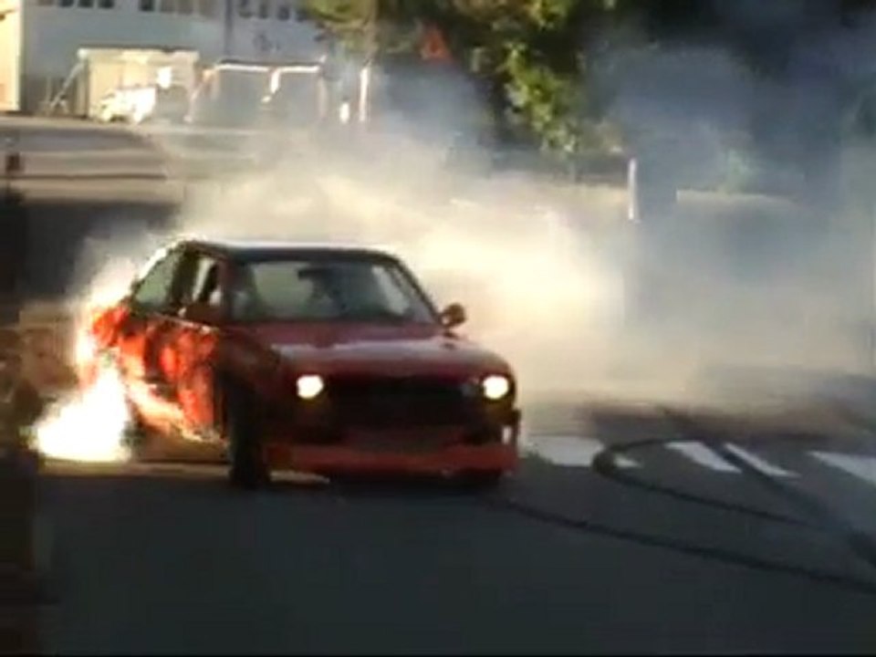 600 PS - BMW E30 325 Turbo Burnout