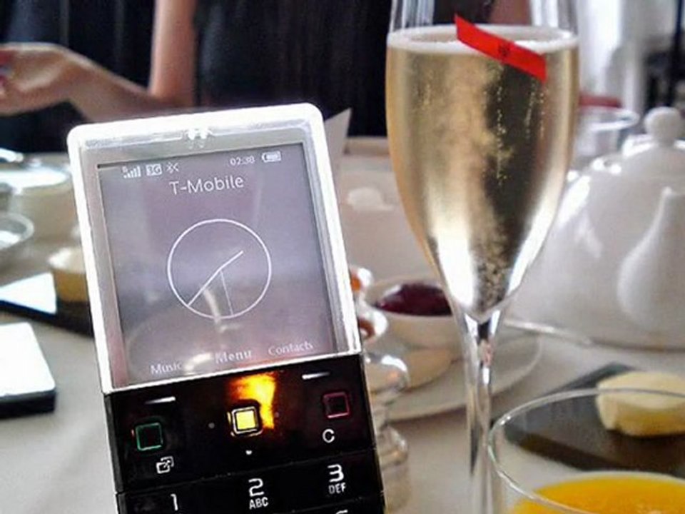 Sony Ericsson XPERIA Pureness Review [Video]