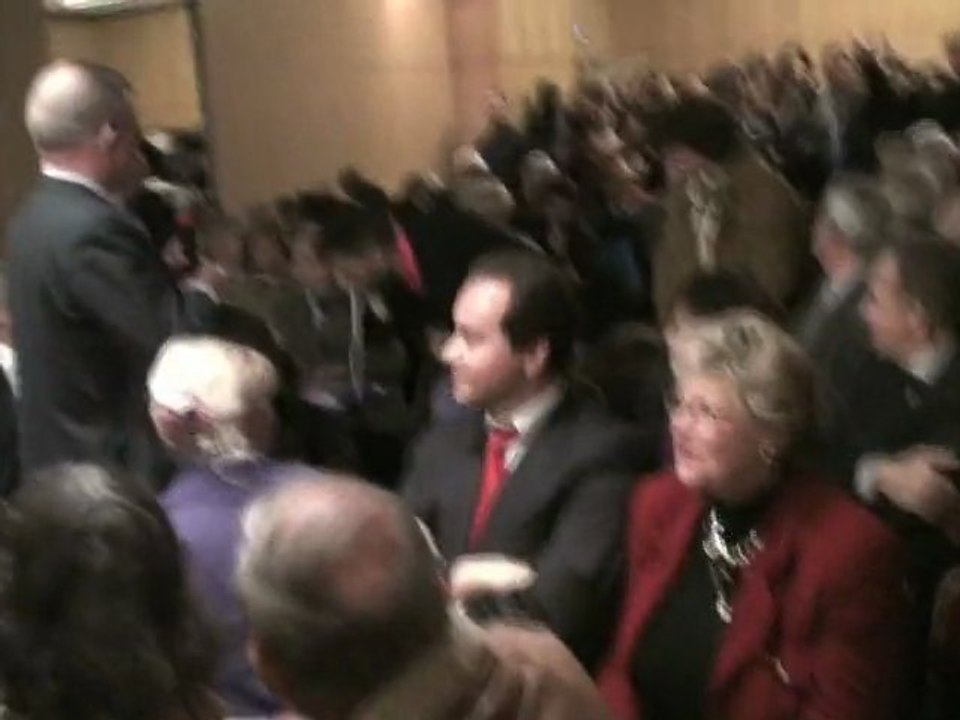 Identité nationale : la nausée. Eric Besson interpellé.