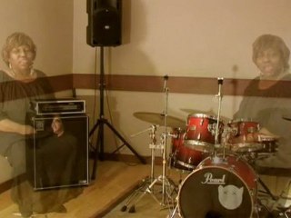 Uta Bella - Looking For A Millionaire