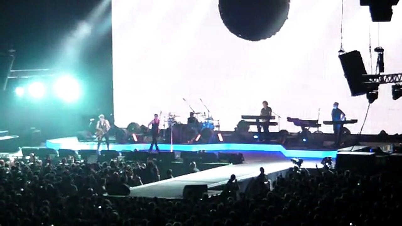 Depeche Mode - Personal Jesus (Live @ Paris Bercy 2010)