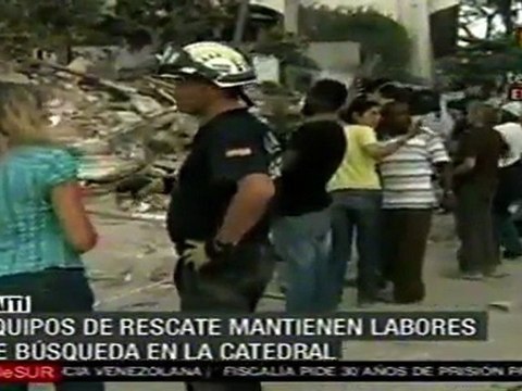“Topos”, rescatistas y perros buscan sobrevivientes