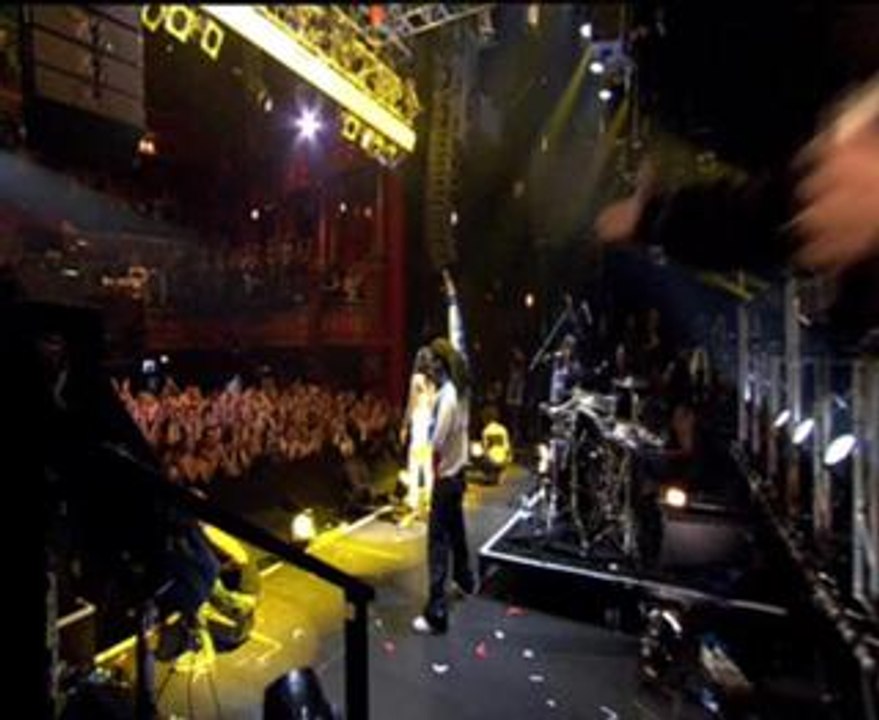 Nelly Furtado - Maneater (live)