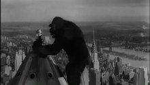Kong climbs The Empire State Building ( King Kong 1933 )