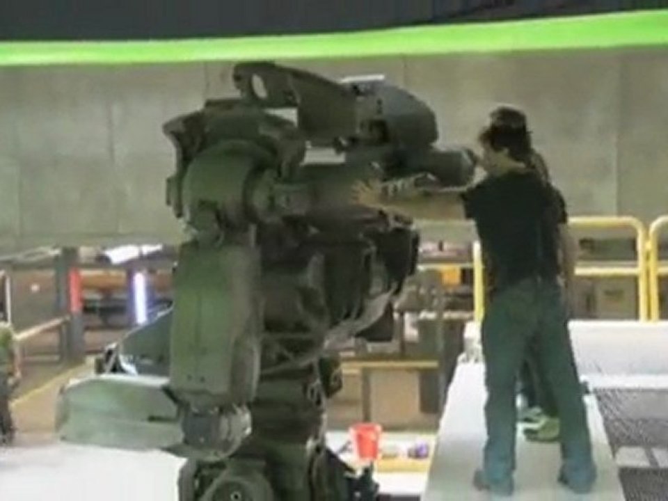 The AMP Suit - Featurette The AMP Suit (Anglais)