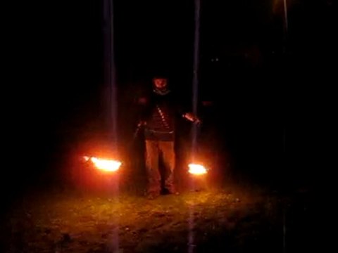 Thomas et ses bolas enflammées