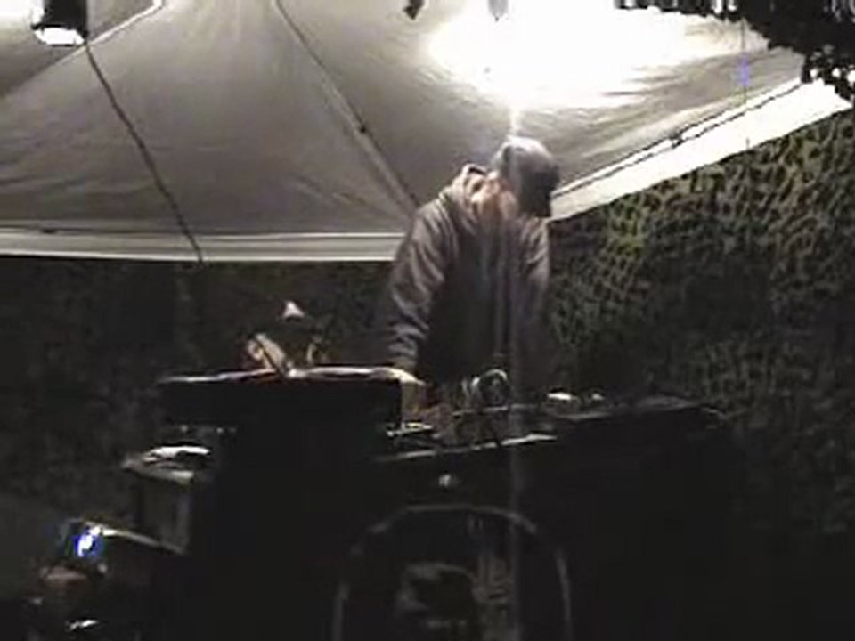 Regis se met à mixer