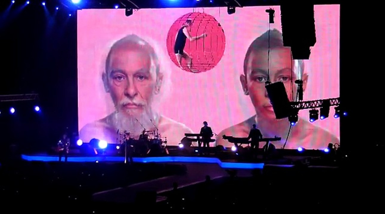 Depeche Mode - In Chains (Live @ Paris Bercy 2010)