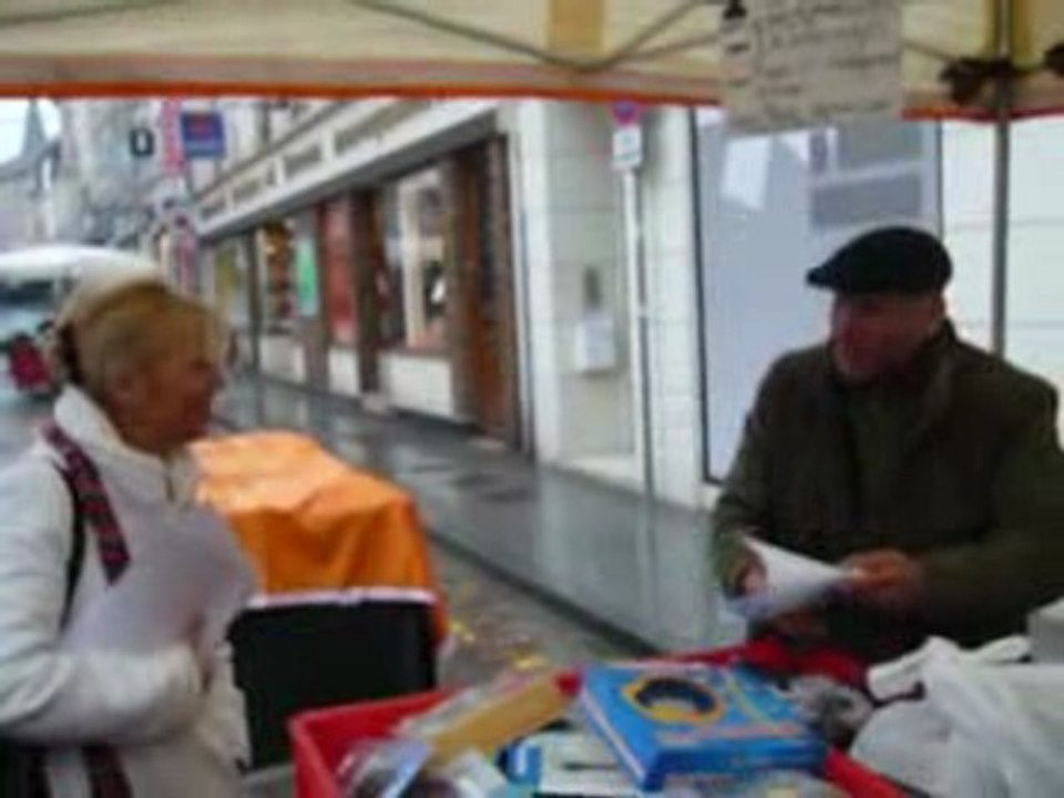 Marie-Christine Arnautu brave les éléments, à Coulommiers