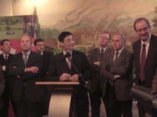 Patrick Devedjian pose la 1ère pierre du resto U du Creusot