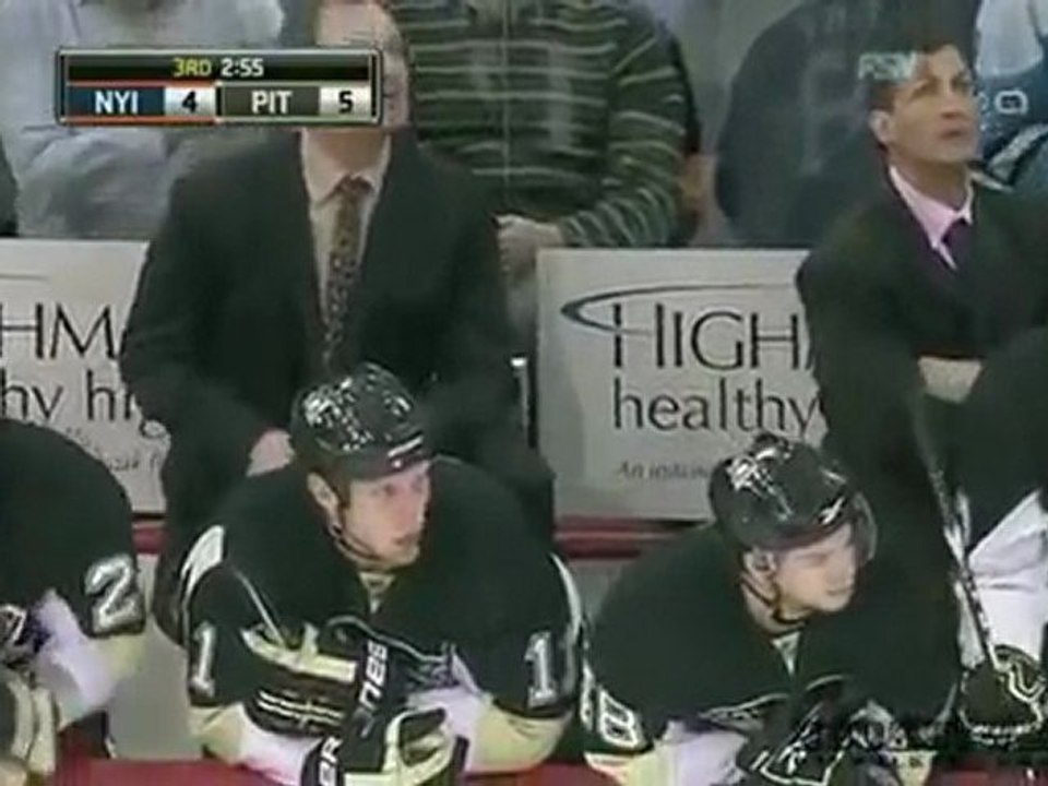 Andy Sutton Charge à la Bande Pascal Dupuis NHL Sang