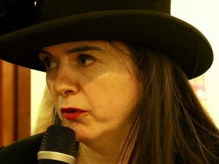 Dialogues avec Amélie Nothomb, Version Courte