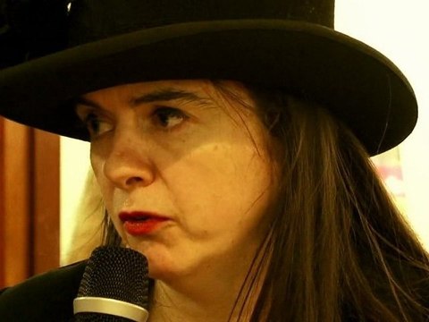 Dialogues avec Amélie Nothomb, Version Courte