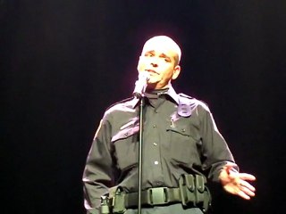 Stand-Up Comique - Dany Raymond -12 minutes- En bon uniforme