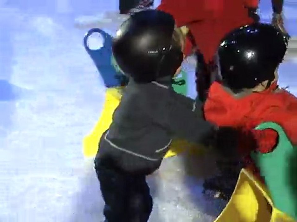 Les 2 copains à la patinoire  suite