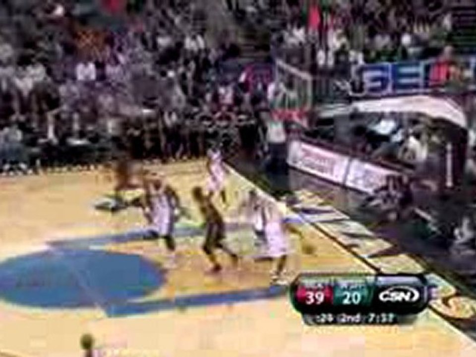 Michael Beasley catches the pass and finishes with a slam.