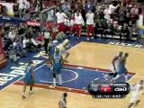Andre Iguodala takes the pass and finishes with authority du