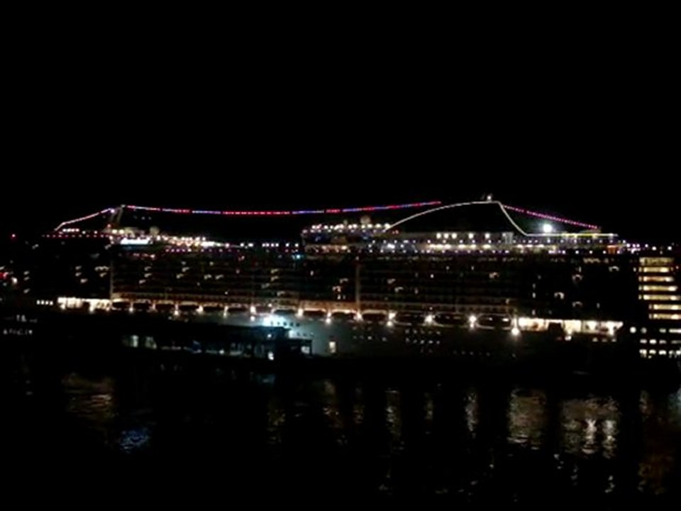 vue du MSC Fantasia à bord du MSC Splendida