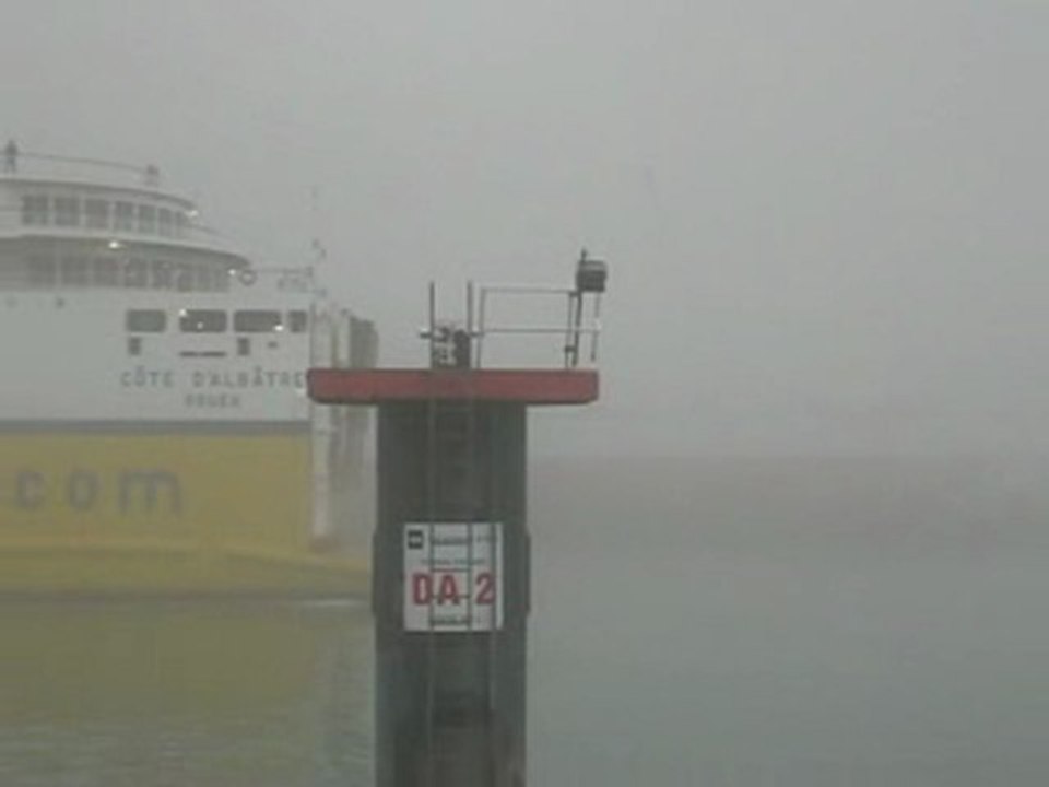 DEPART CAR FERRY LE HAVRE DANS LE  BROUILLARD