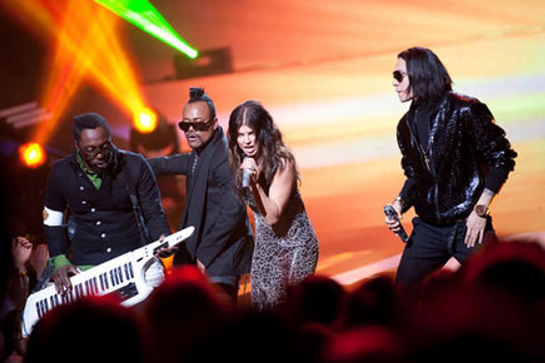 Black Eyed Peas - Meet me halfway - NRJ Music Awards 2010