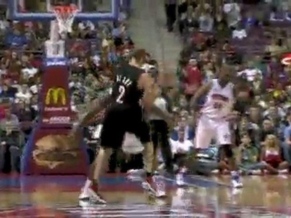 Steve Blake throws a wonderful pass to Rudy Fernandez, who f