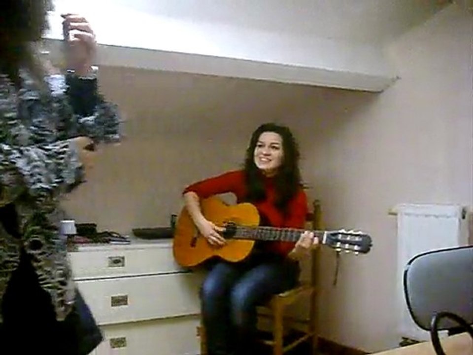 Mel qui danse sur "Moi j'connais.."