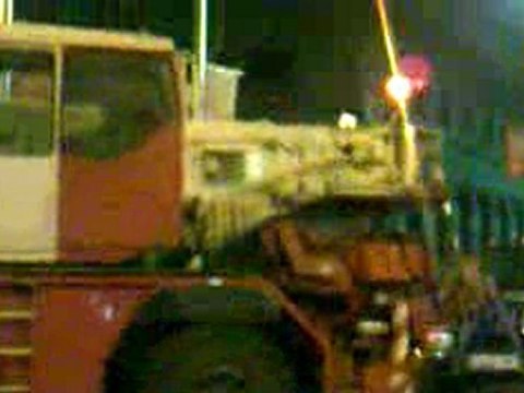 Hummer limousine remorqué en plein Barcelone