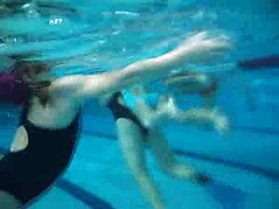 Mahaut se jette à l'eau