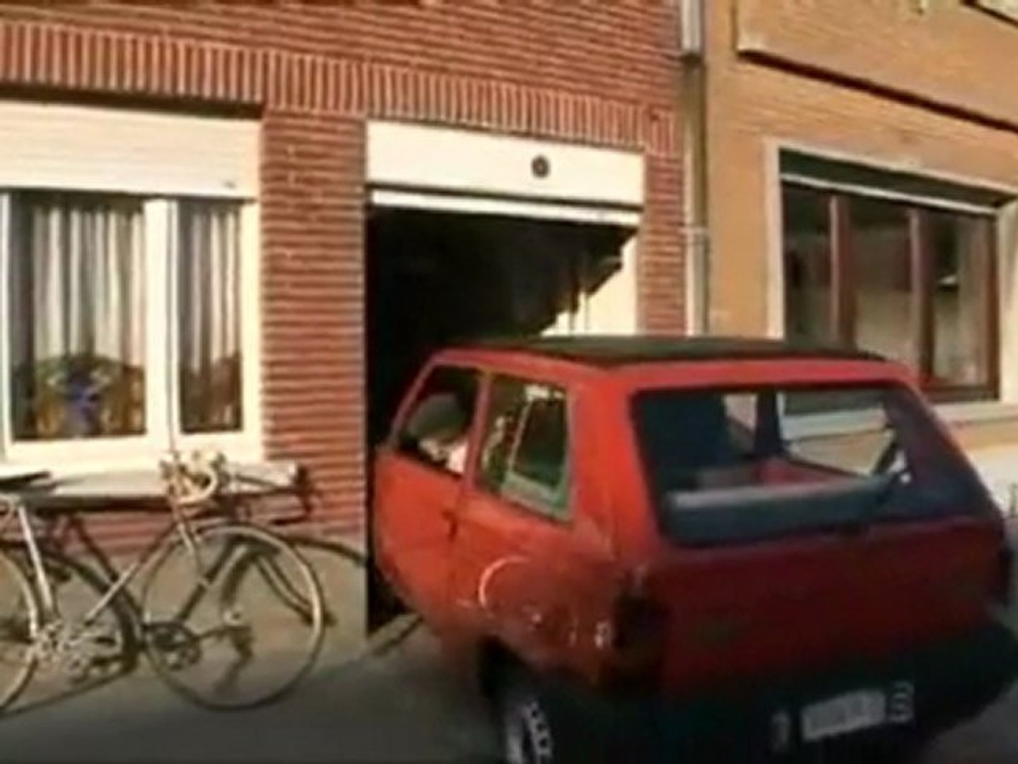 ⁣garage petit