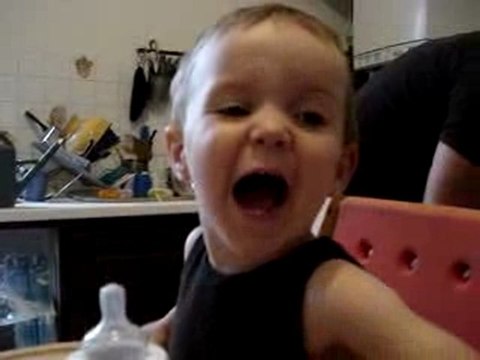 Gaël présente Tricératops (18 août 2009)