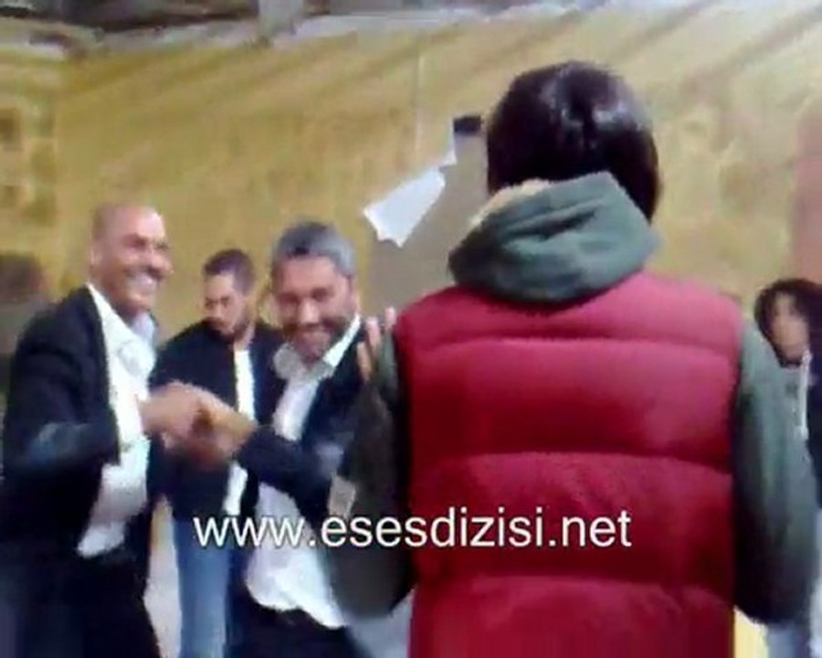 ES-ES Kamera Arkası