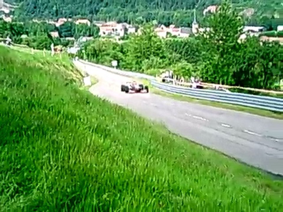 F 3000