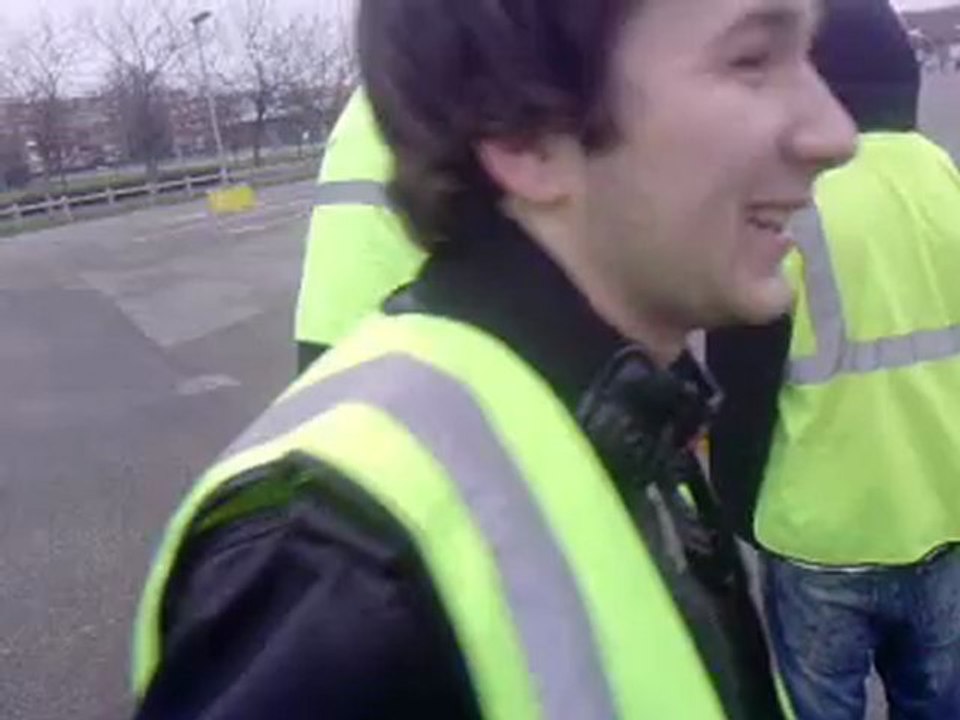 jonathan debout sur la boîte xD