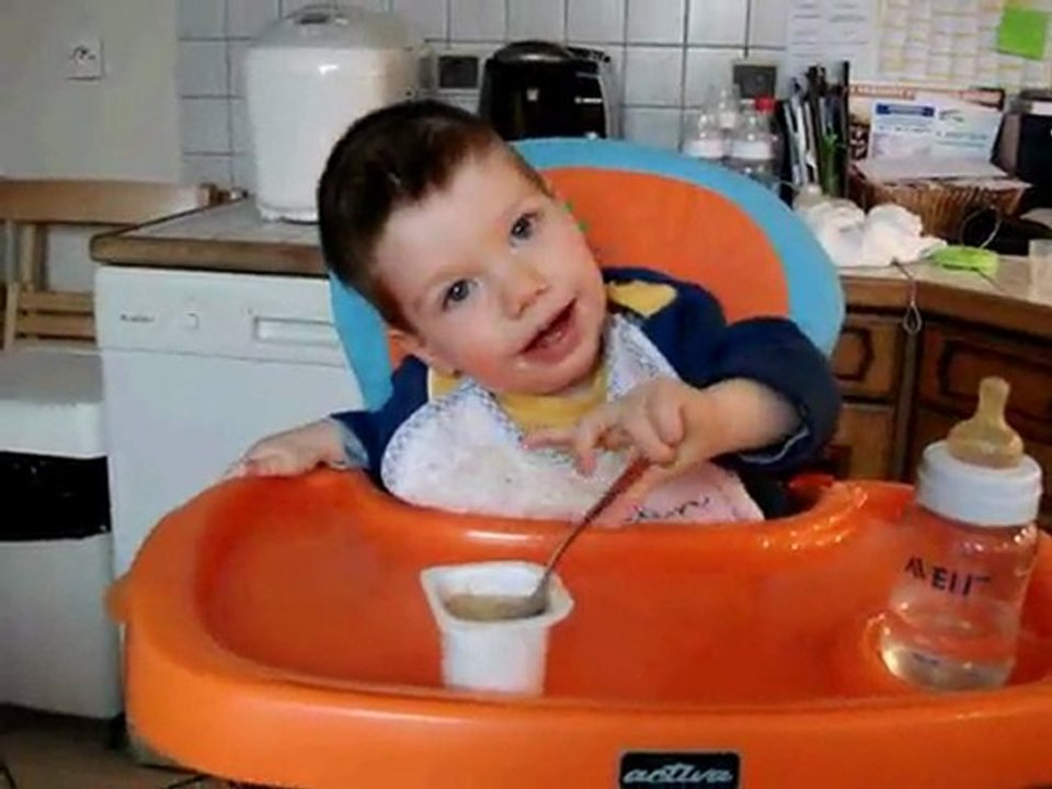 Quentin mange comme un grand !