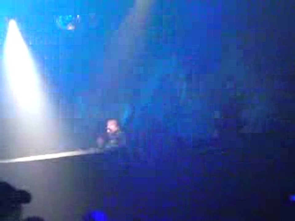 Partyraiser vs. DaY-már elvis presley rmx beter kom je niet