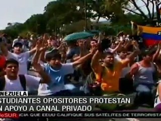 Estudiantes se manifiestan a favor de RCTV