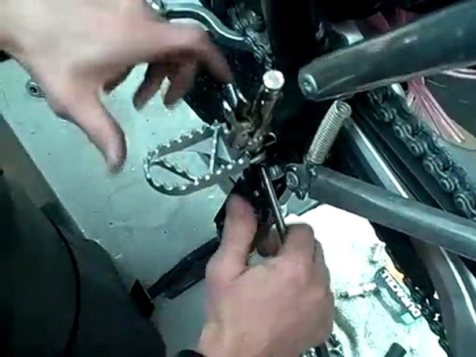 Installing KTM Husaberg Footpegs