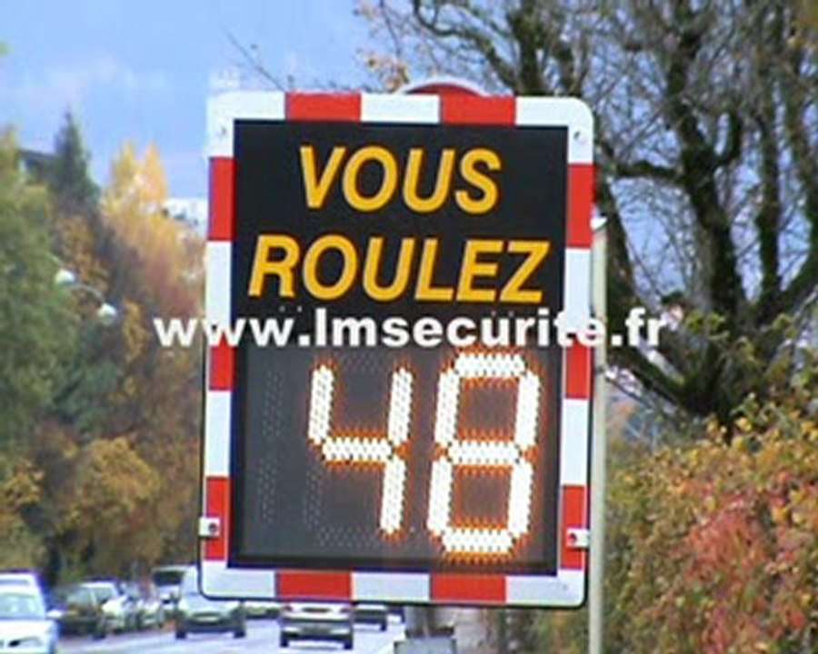 RADAR  PEDAGOGIQUE  LUMINEUX  DE  VITESSE  VIASIS  MINI