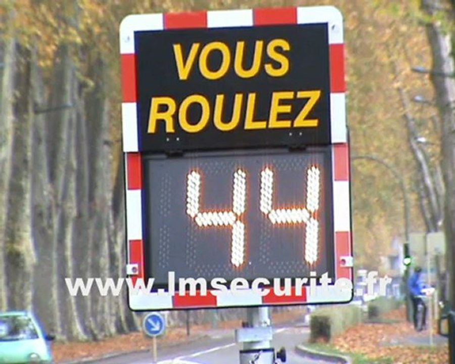 RADAR  PEDAGOGIQUE  LUMINEUX  DE  VITESSE  VIASIS  MINI  6