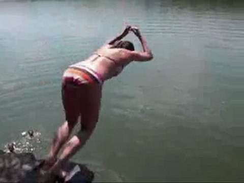 La femme de Régis fait un plongeon