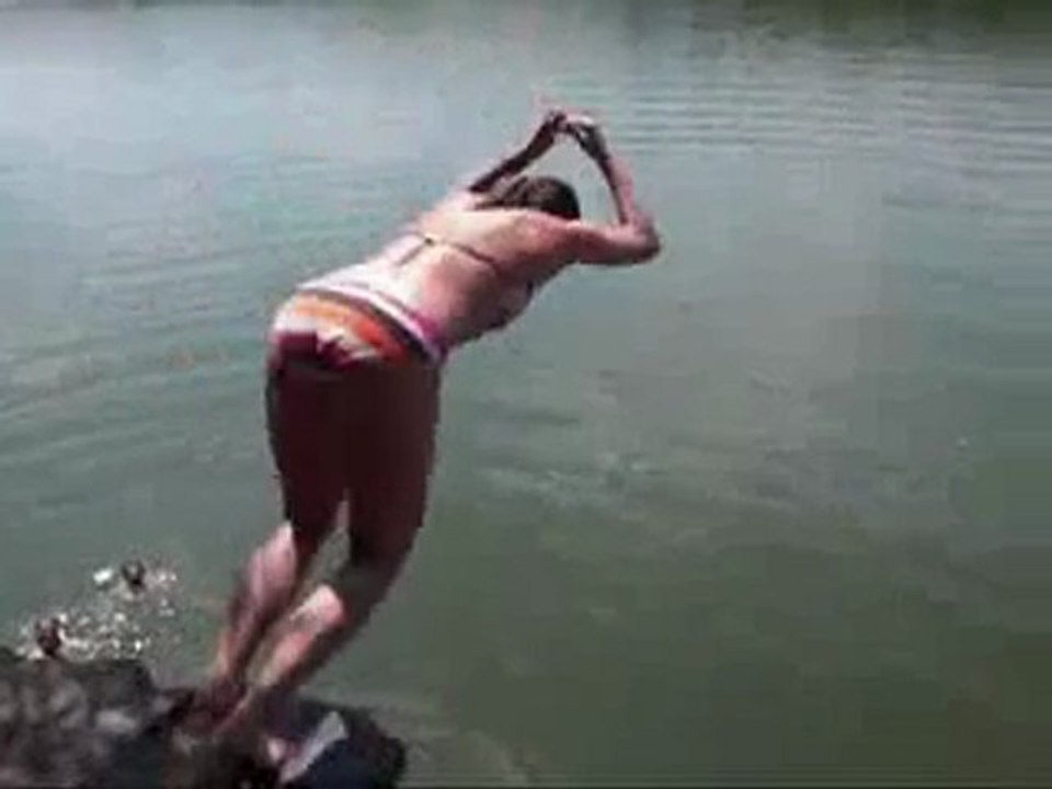 La femme de Régis fait un plongeon