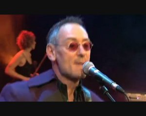 "Petit Théâtre" de Chavanoz, extrait Michael Jones Live.