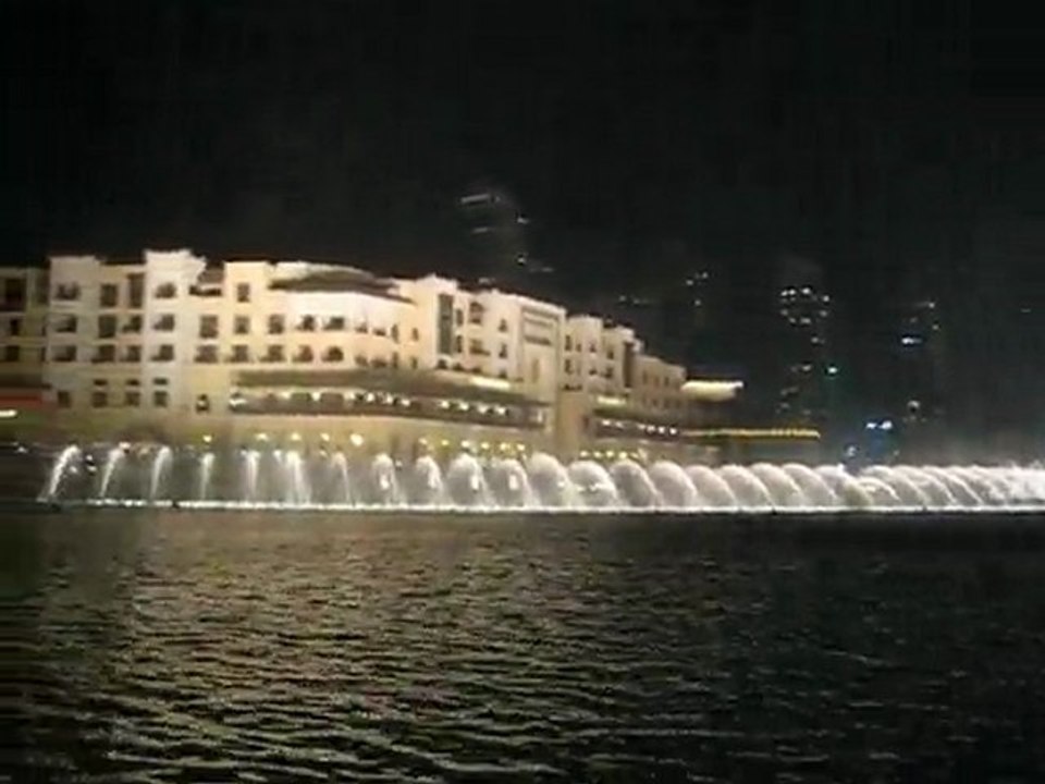 Dancing fontains in front Burj Dubai...